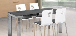 Mesa, sillas y taburetes